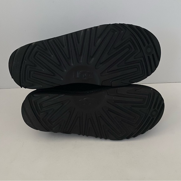 UGG Classic Ultra Mini Boots Kid’s 5 (Fits Women’s 7) New in Box - Picture 8 of 11